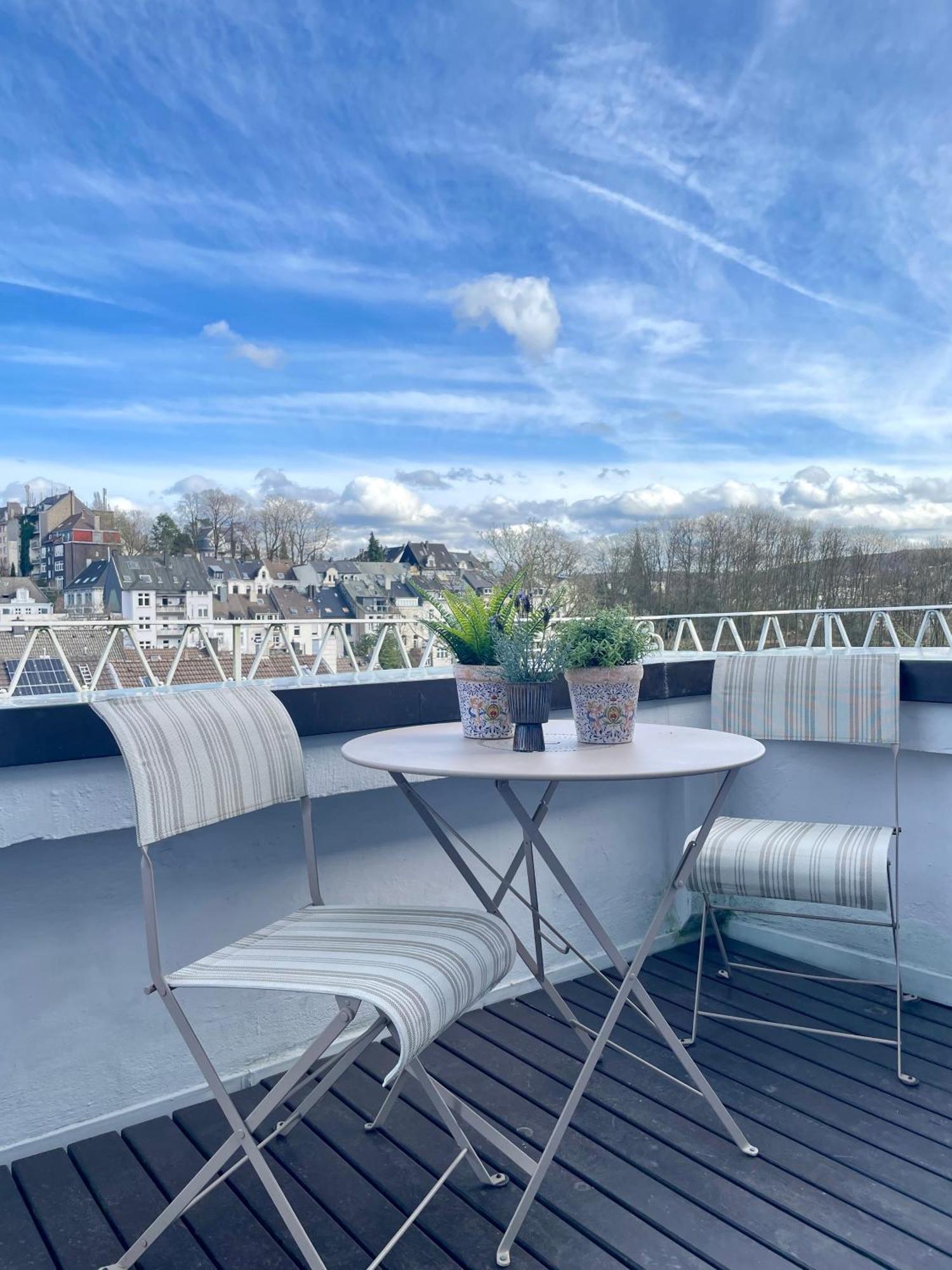 Helle Altbauwohnung Mit Balkon Im Briller Viertel Wuppertal Luaran gambar