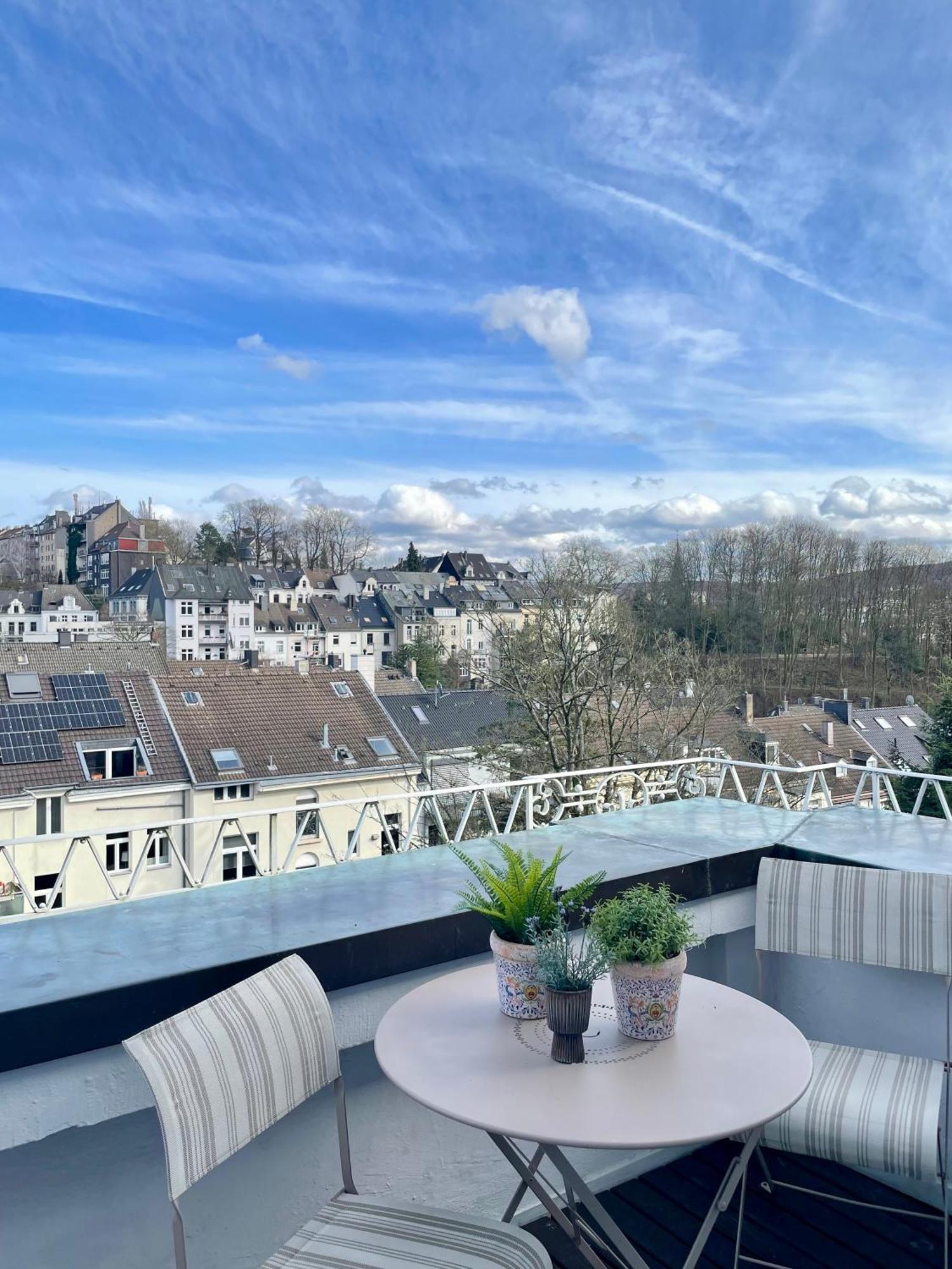 Helle Altbauwohnung Mit Balkon Im Briller Viertel Wuppertal Luaran gambar